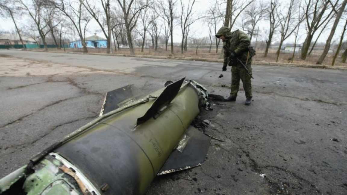صورة من الأرشيف لصاروخ روسي غير منفجر في مدينة خاركيف الأوكرانية