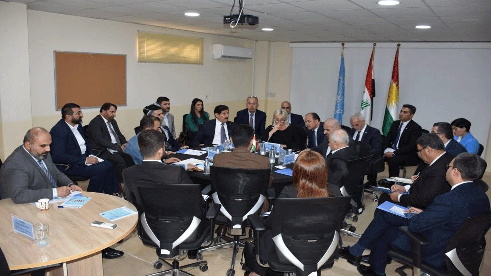 بلاسخارت خلال رعايتها لحوارا قادة الاحزاب الكردية. في اربيل 26 أيار\ مايو 2022 (يونامي)