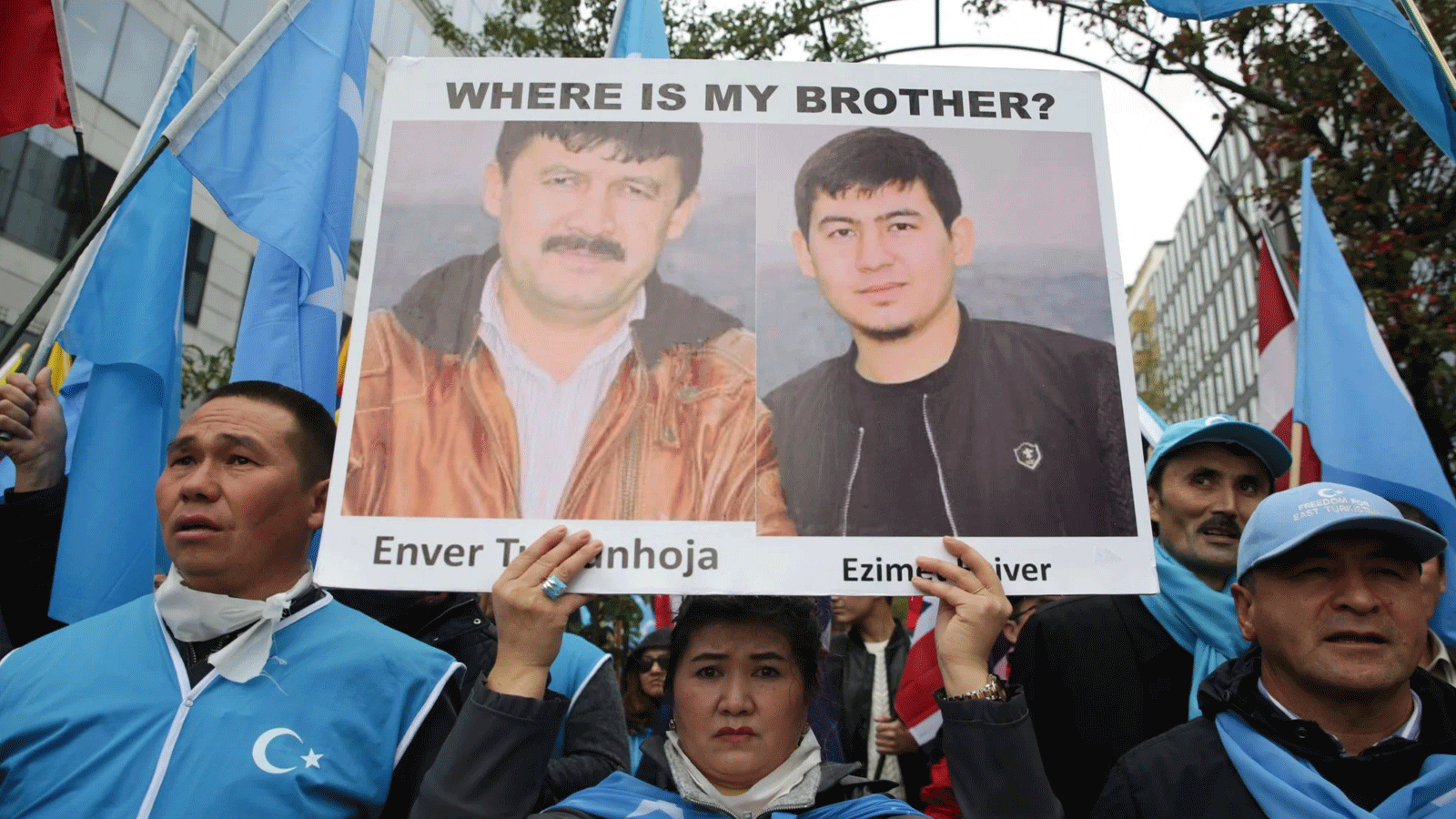 المتظاهرون يشاركون في يوم الذكرى السبعين لتأسيس جمهورية الصين الشعبية، في احتجاج نظمه المؤتمر العالمي للإيغور في بروكسل. 1 تشرين الأول\ أكتوبر 2019 