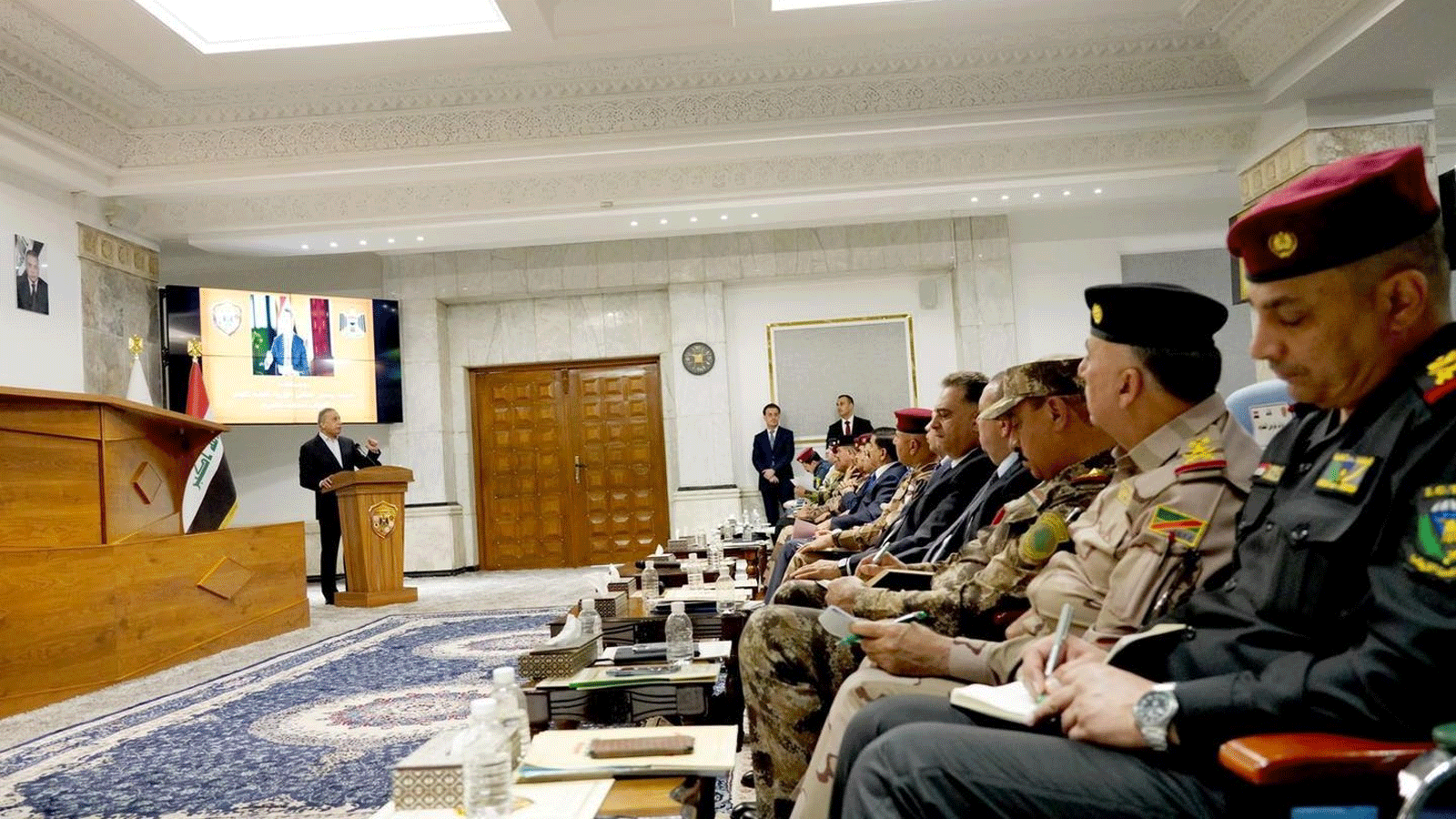 الكاظمي متحدثا الى القيادات الامنية خلال المؤتمر الامني الموسع للقوات المشتركة الاثنين 30 أيار\ مايو 2022 (مكتبه)