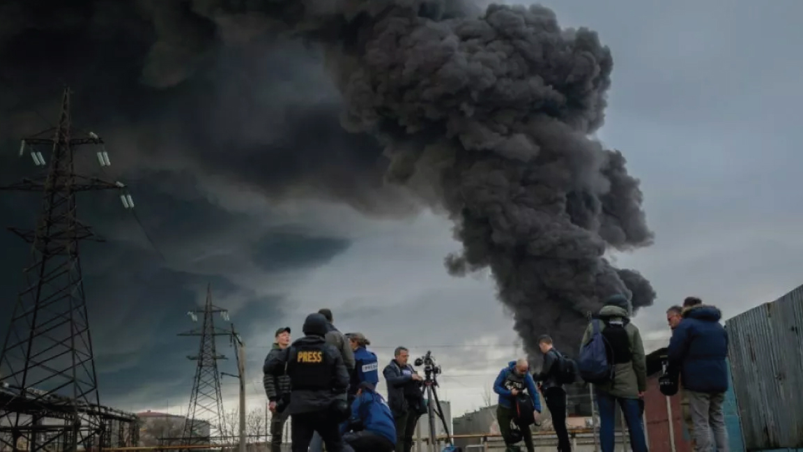 الدخان يتصاعد بعد هجوم للجيش الروسي في أوديسا، أوكرانيا، 3 أبريل 2022 