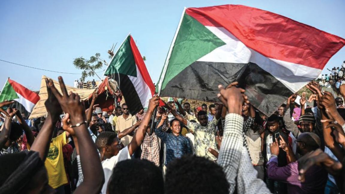 صورة من الأرشيف لتظاهرة معارضة للانقلاب العسكري في الخرطوم