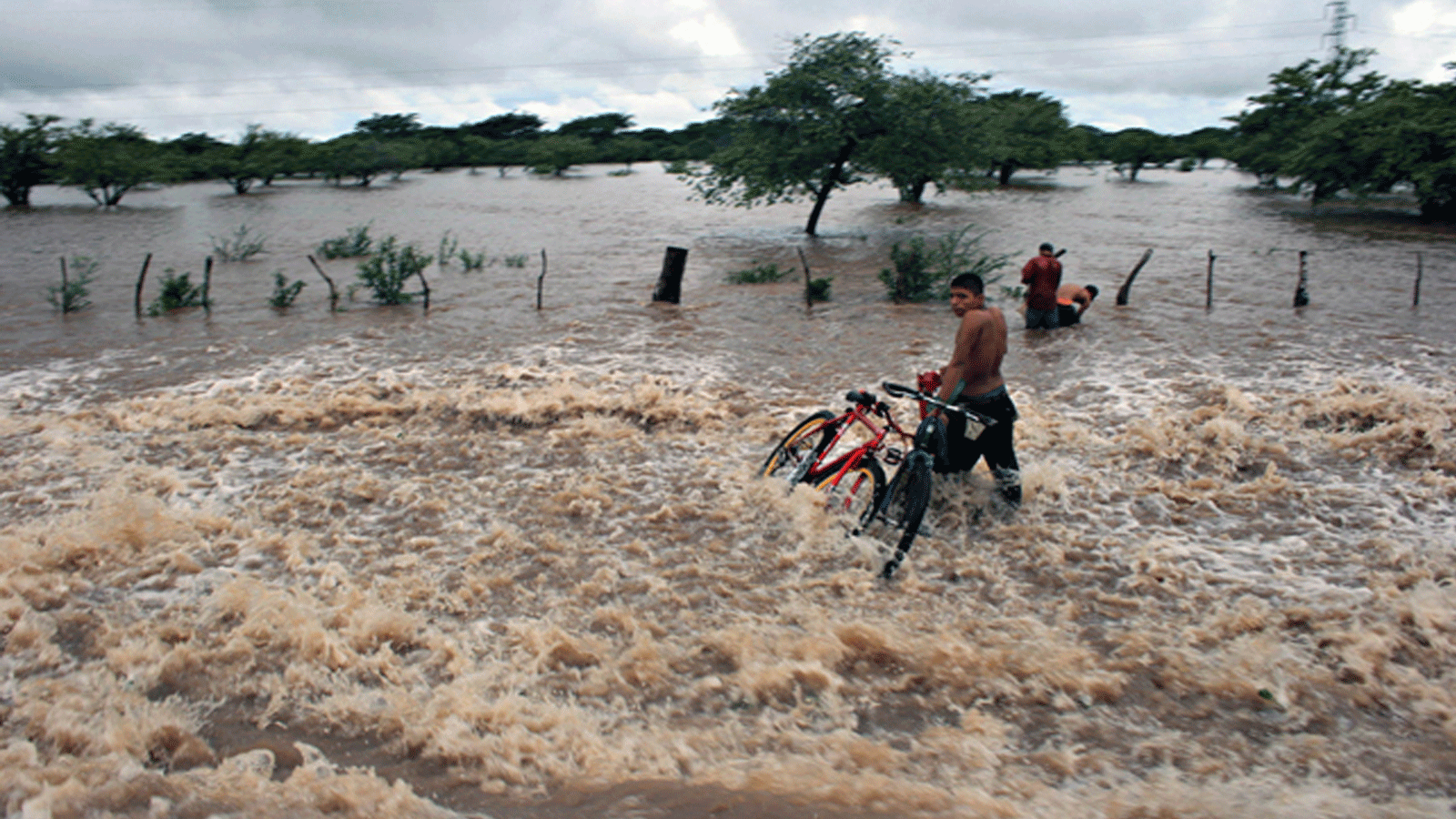 آلاف الأشخاص يتضررون من الفيضانات التي تسببت فيها الأمطار الغزيرة على ساحل المحيط الهادئ لنيكاراغوا.
