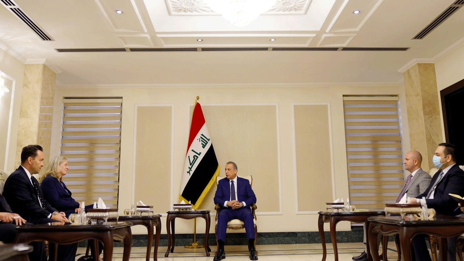 الكاظمي ملتقيا الخميس 2 حزيران\ يونيو 2022 السفيرة الاميركية الجديدة في العراق إلينا رومانسكي (مكتبه) 