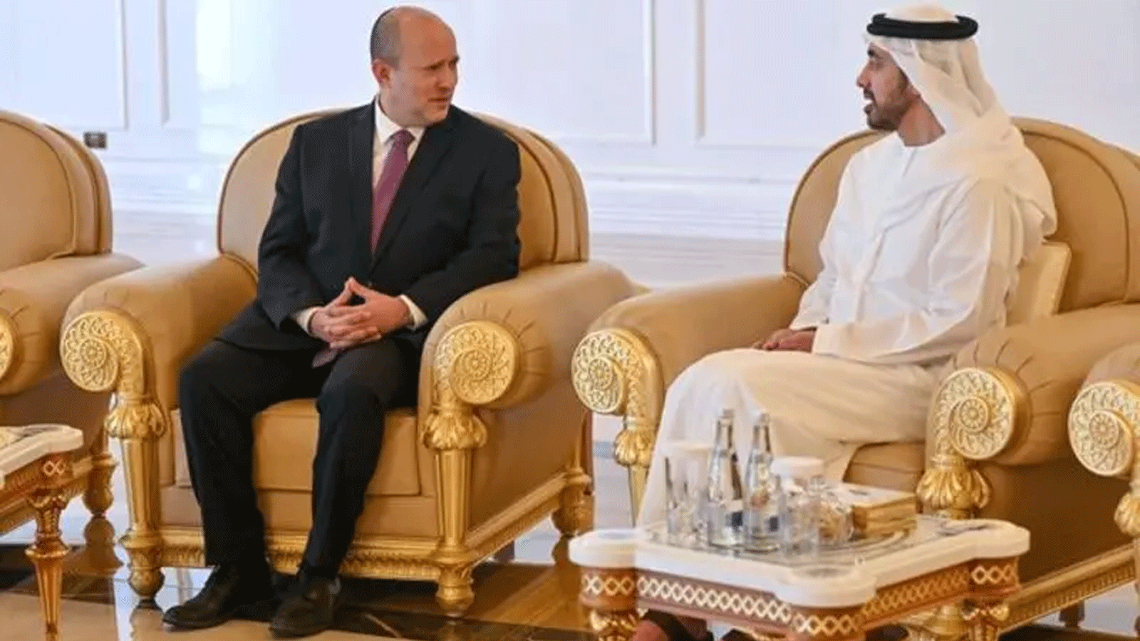 رئيس الوزراء الإسرائيلي بينيت مع وزير خارجية الإمارات العربية المتحدة الشيخ عبد الله بن زايد آل نهيان(تويتر)