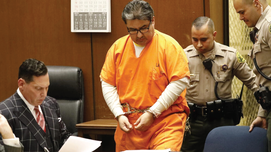 ناسون خواكين غارسيا، وهو زعيم كنيسة "نور العالم" الإنجيلية أثناء محاكمته بتهمة الاعتداء الجنسي على قاصرات