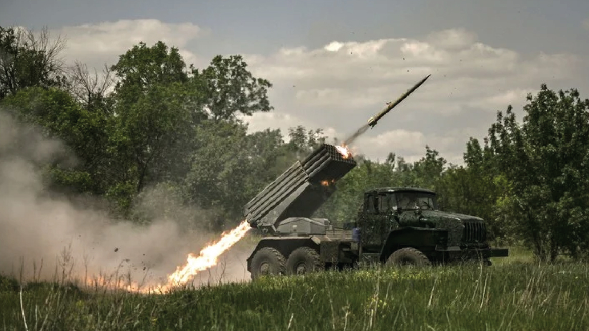 القوات الأوكرانية تطلق صواريخ على مواقع روسية في منطقة دونباس