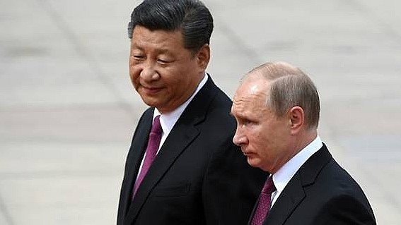 الرئيس الروسي فلاديمير بوتين مع الرئيس الصيني شي جين بينغ