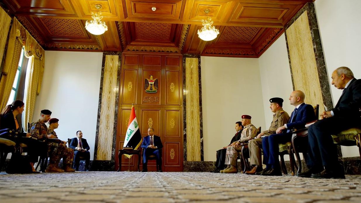 الكاظمي مجتمعا في بغداد مع رئيس بعثة الناتو الجديد في العراق الجنرال إيانوتشي، الاربعاء 8 يونيو 2022 