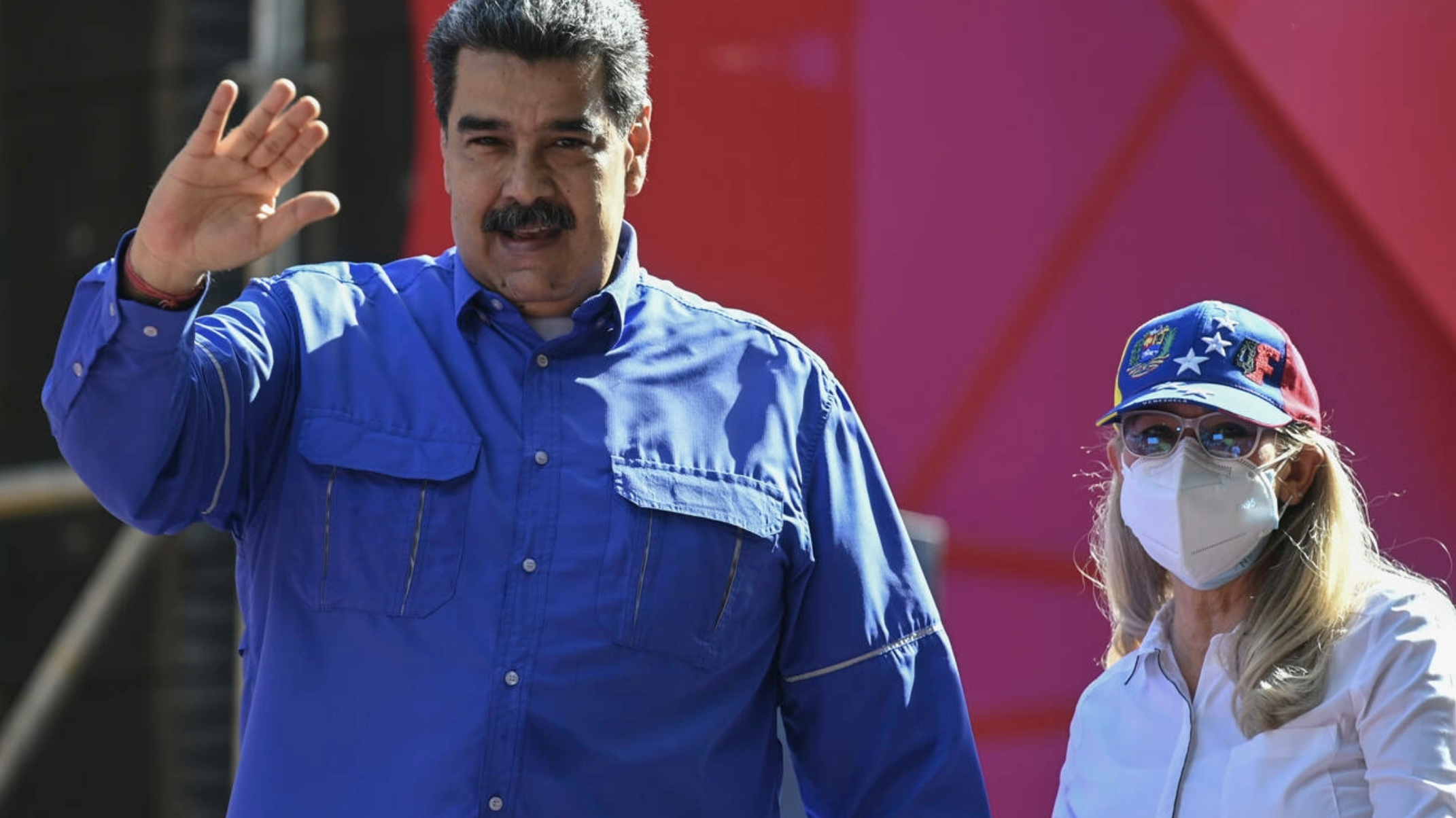 الرئيس الفنزويلي نيكولاس مادورو والسيدة الأولى سيليا فلوريس في كراكاس في الأول من أيار/مايو 2022