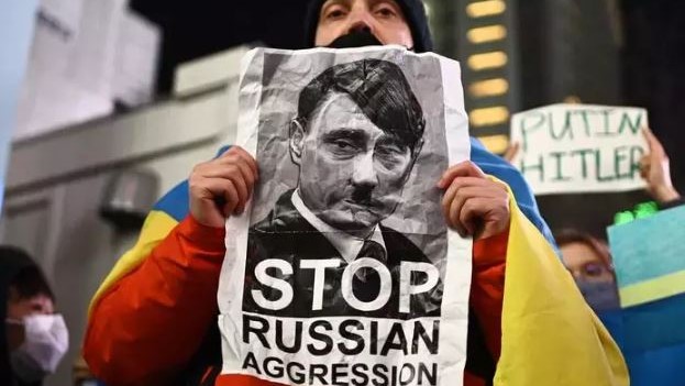 تظاهرة معارضة لغزو الروسي لأوكرانيا في هونغ كونغ