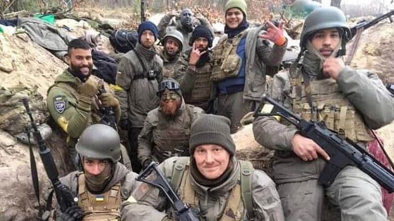 صورة من الأرشيف فيها مقاتلون أجانب في أوكرانيا وزعتها وزارة الدفاع الأوكرانية