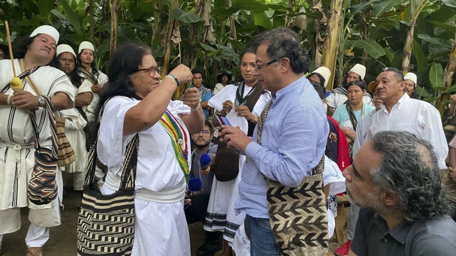 المرشح غوستافو بيترو في لقاء مع السكان الاصليين في كولومبيا في 18 يونيو 2022 