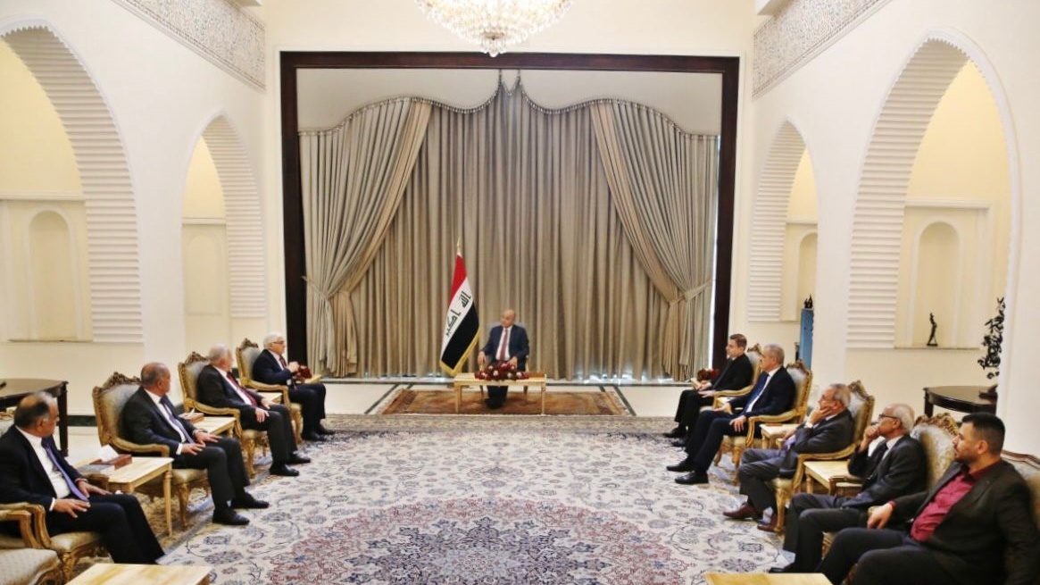 الرئيس العراقي برهم صالح مجتمعا الثلاثاء 21 حزيران يونيو 2022 مع وفد للتيار المدني الديمقراطي العراقي
