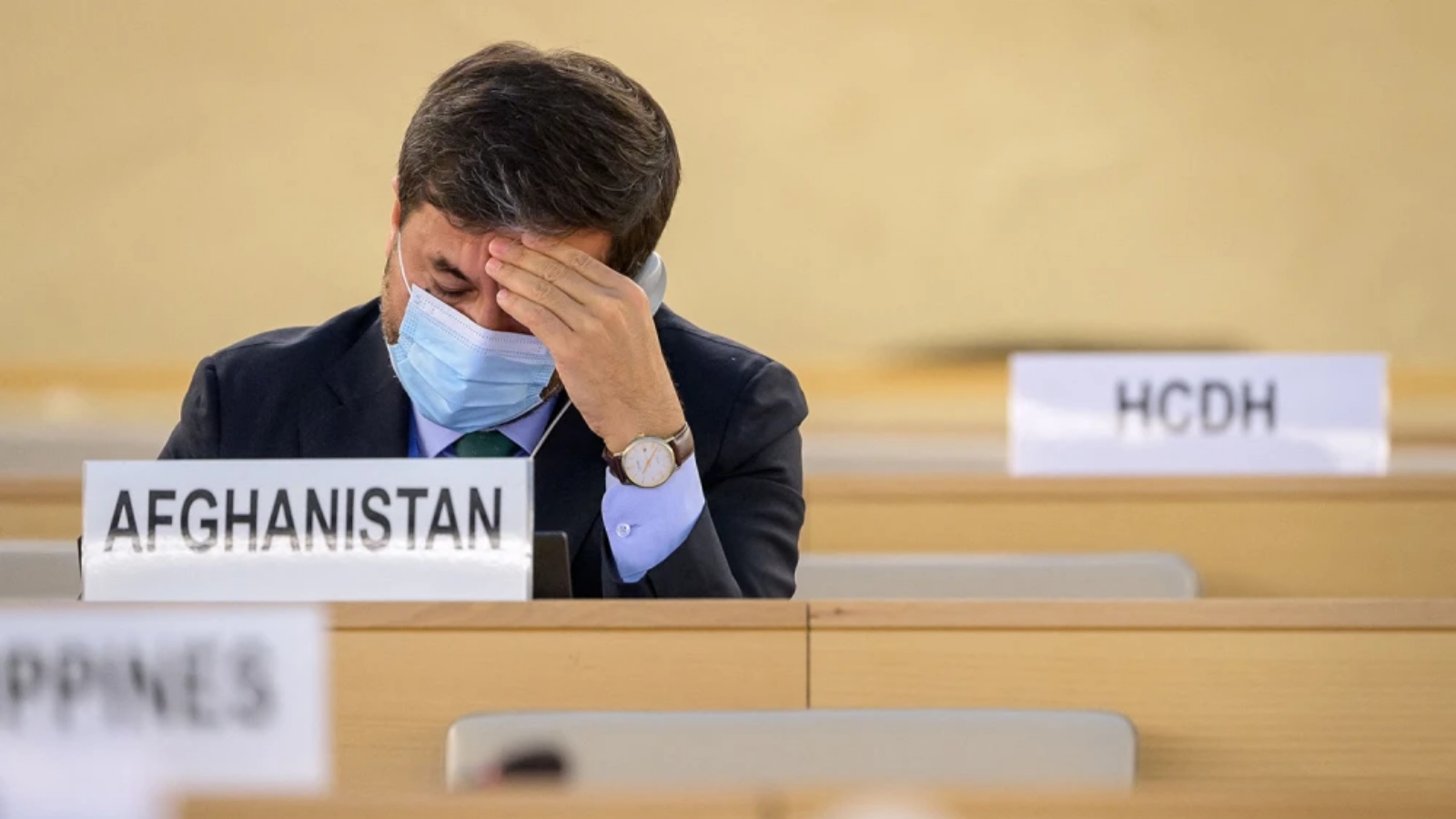السفير الأفغاني ناصر أنديشا يحضر جلسة خاصة لمجلس حقوق الإنسان التابع للأمم المتحدة بشأن أفغانستان في جنيف في 24 أغسطس 2021.