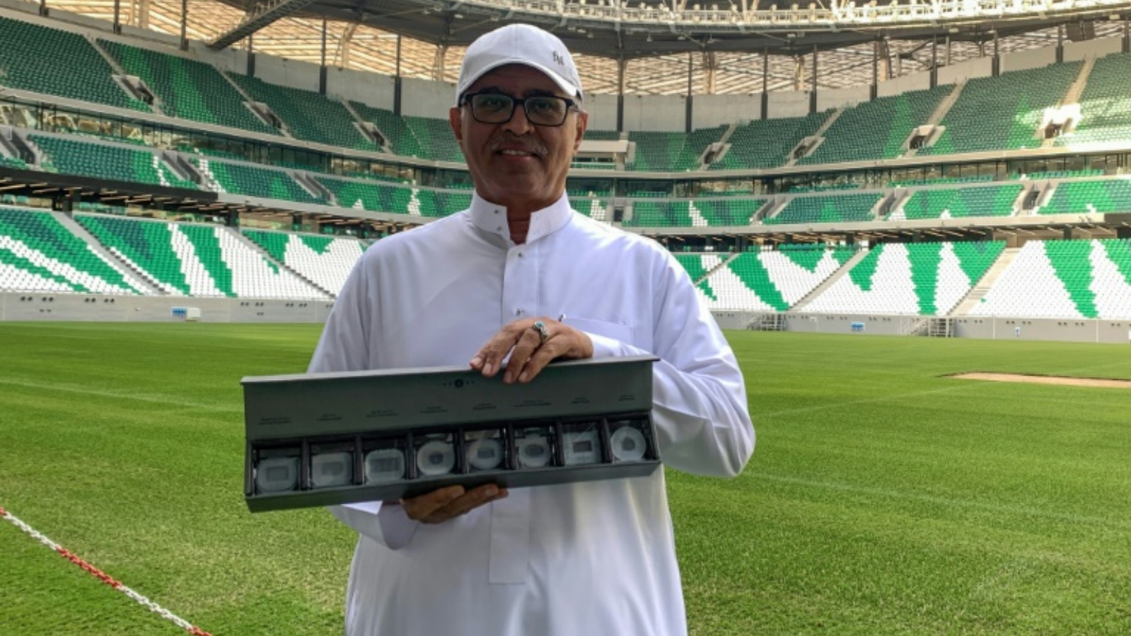 صدح صوت المشجّع صالح القرني في ستاد المدينة التعليمية في قطر الذي تكتسي مدرجاته اللونين الأخضر والأبيض