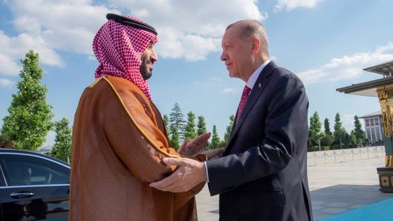 الرئيس التركي مستقبلًا ولي العهد السعودي
