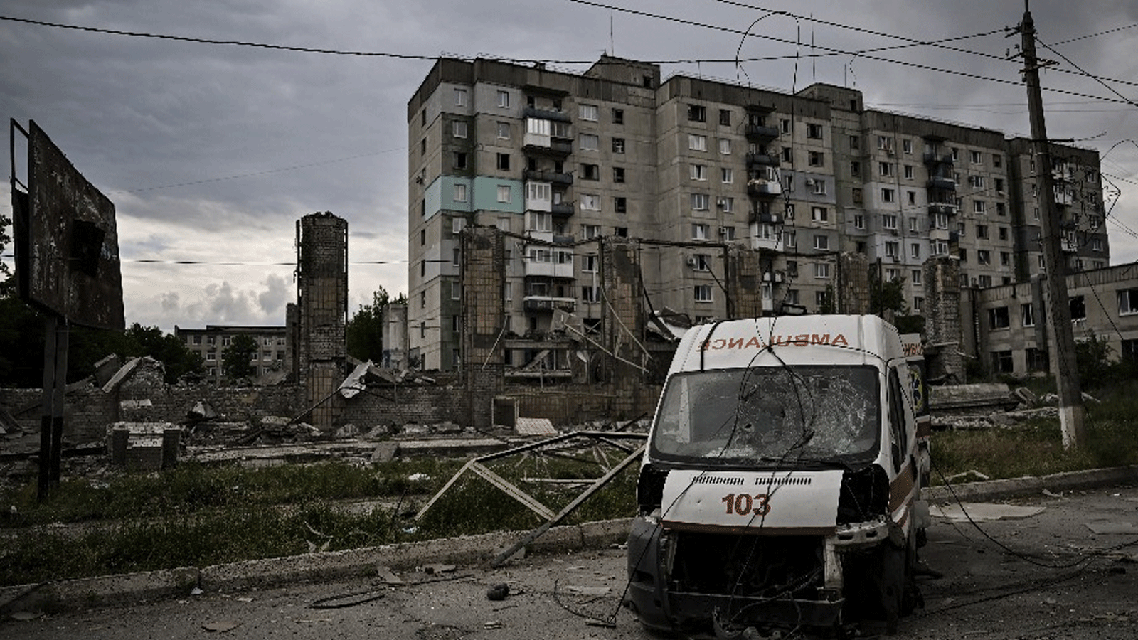 لقطة من الدمار الواقع في ليسيتشانسك بفعل القصف الروسي