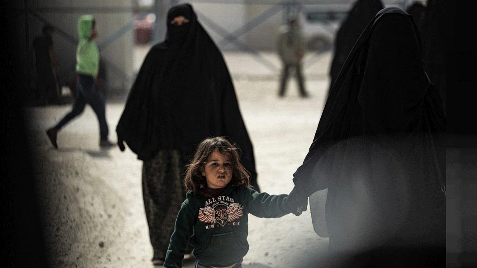 أطفال مع والداتهم في مخيم الهول \سوريا