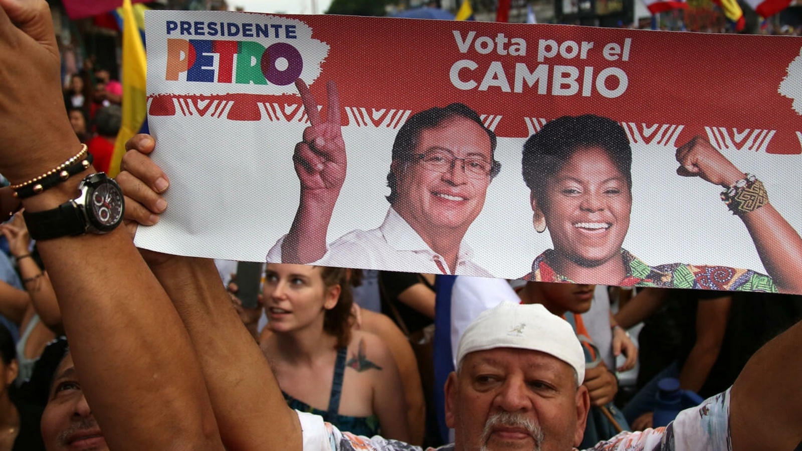 أنصار الرئيس الكولومبي المنتخب غوستافو بيترو يحتفلون بفوزه في الانتخابات