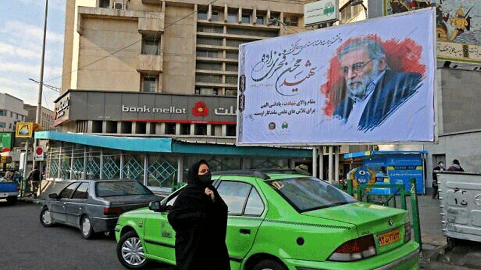 لوحة إعلانات تحمل صورة العالم النووي المقتول محسن فخري زاده في العاصمة الإيرانية طهران. 30 نشرين الثاني\نوفمبر 2020