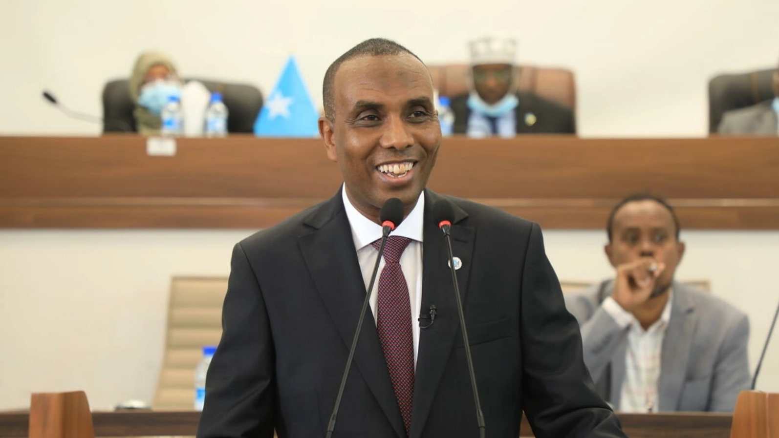 رئيس الوزراء الصومالي الجديد حمزة عبدي بري يتعهد بتشكيل حكومة تركز على 'الاستقرار السياسي الشامل'