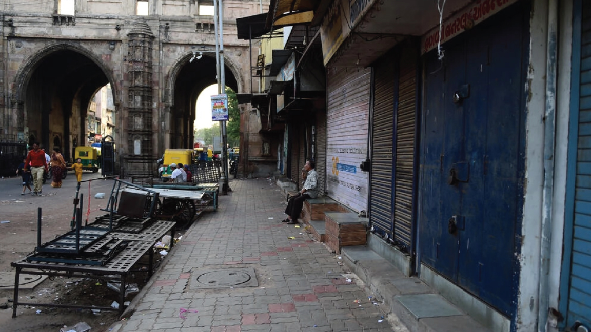 متاجر مغلقة احتجاجا على تصريحات مسؤولة في الحزب الحاكم في الهند عن النبي محمد، في مدينة أحمد آباد في 10 يونيو 2022