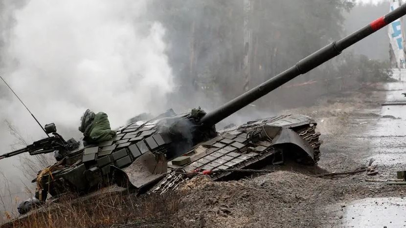دبابة روسية مدمرة في ضواحي خاركيف