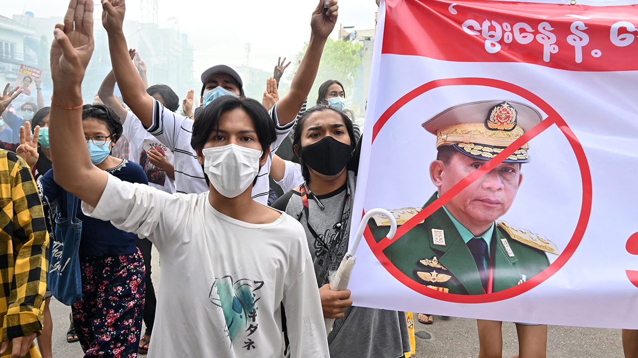 متظاهرون ينددون بالمجلس العسكري الحاكم في بورما