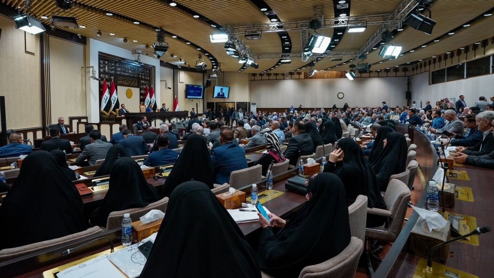 البرلمان العراقي في جلسة انعقاد سابقة حيث سيلتأم بعد عطلة عيد الأضحى في محاولة لانتخاب رئيس للبلاد وترشيح رئيس للحكومة الجديدة (البرلمان)