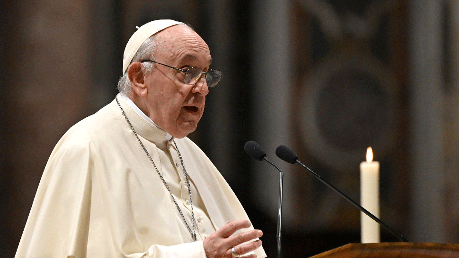 البابا فرنسيس يُعرِب عن أسفه لتأجيل سفره إلى أفريقيا