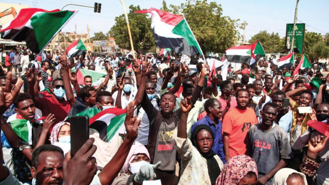 صورة من الأرشيف للتظاهرات المنددة بالانقلاب في السودان