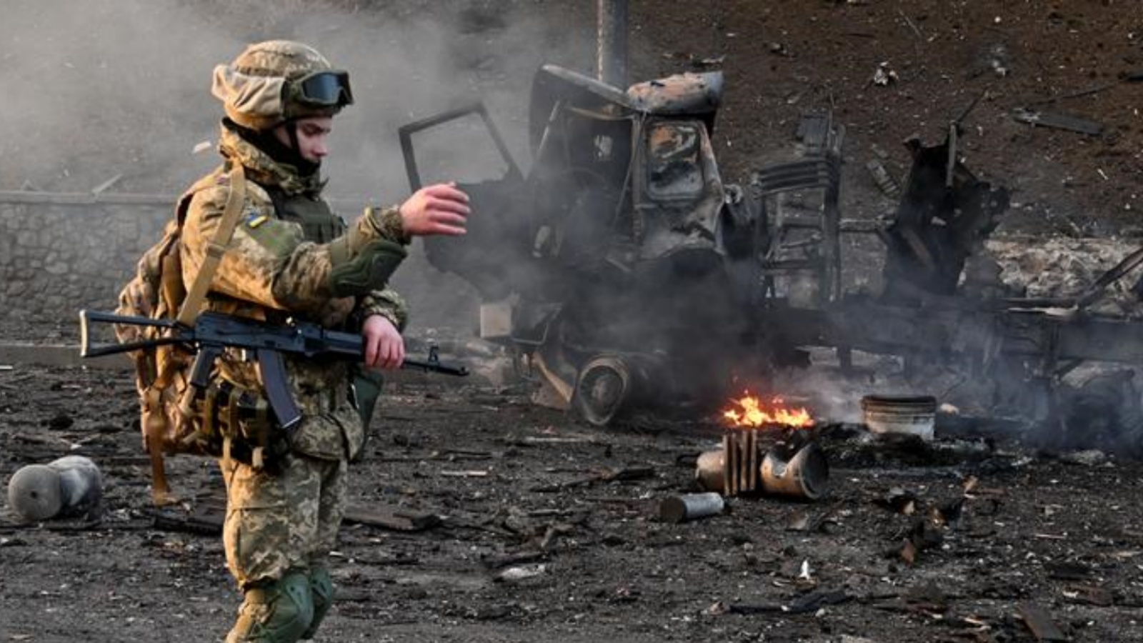 جندي شوهد في موقع اشتباك مع القوات الروسية في كييف