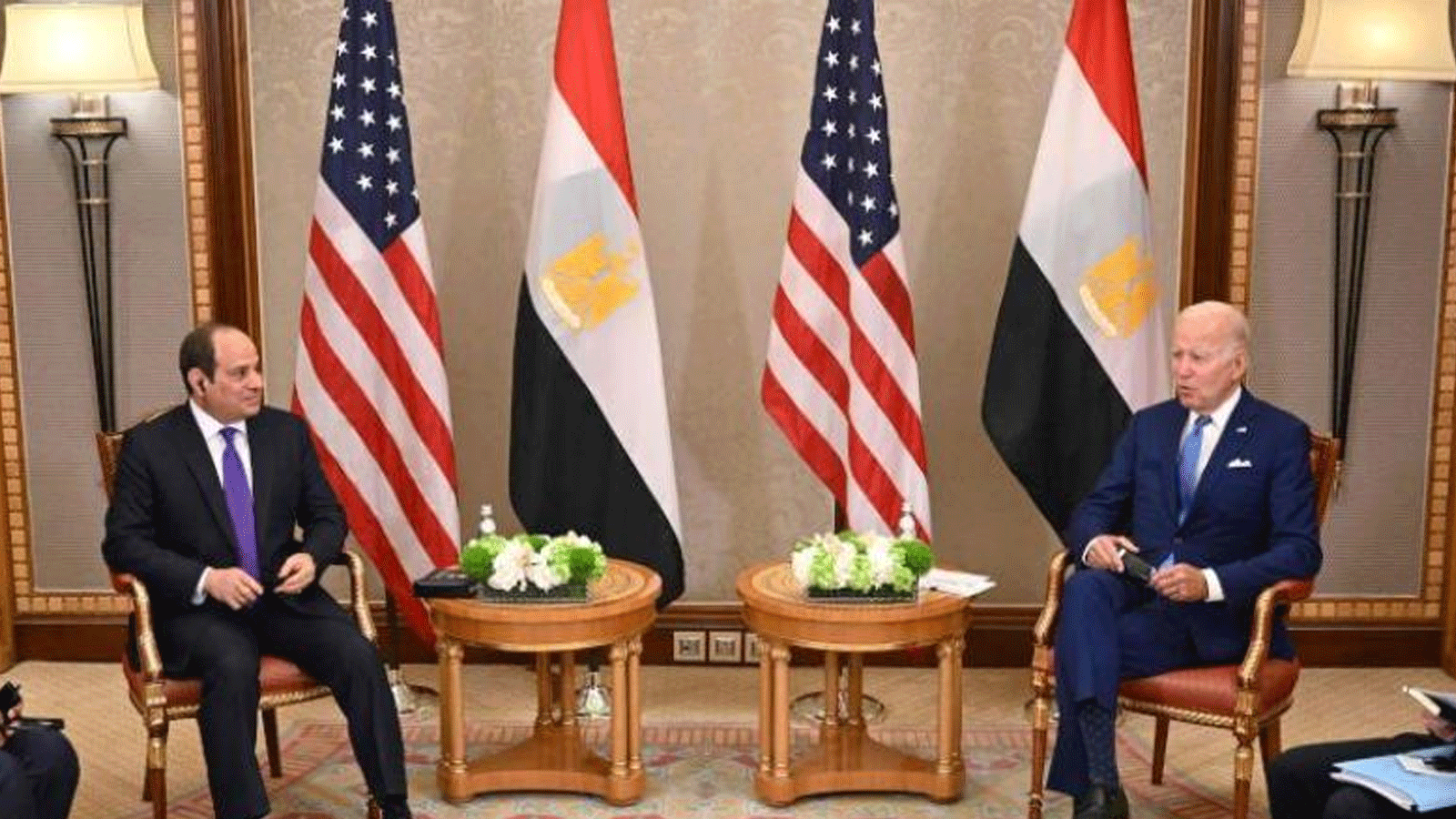 لقاء يجمع الرئيس المصري عبد الفتاح السيسي بنظيره الأميركي جو بايدن على هامش قمة جدة للأمن والتنمية