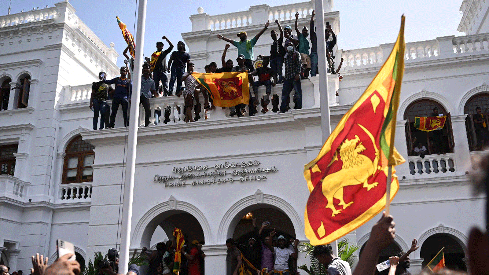 المتظاهرون في القصر الرئاسي في سريلانكا