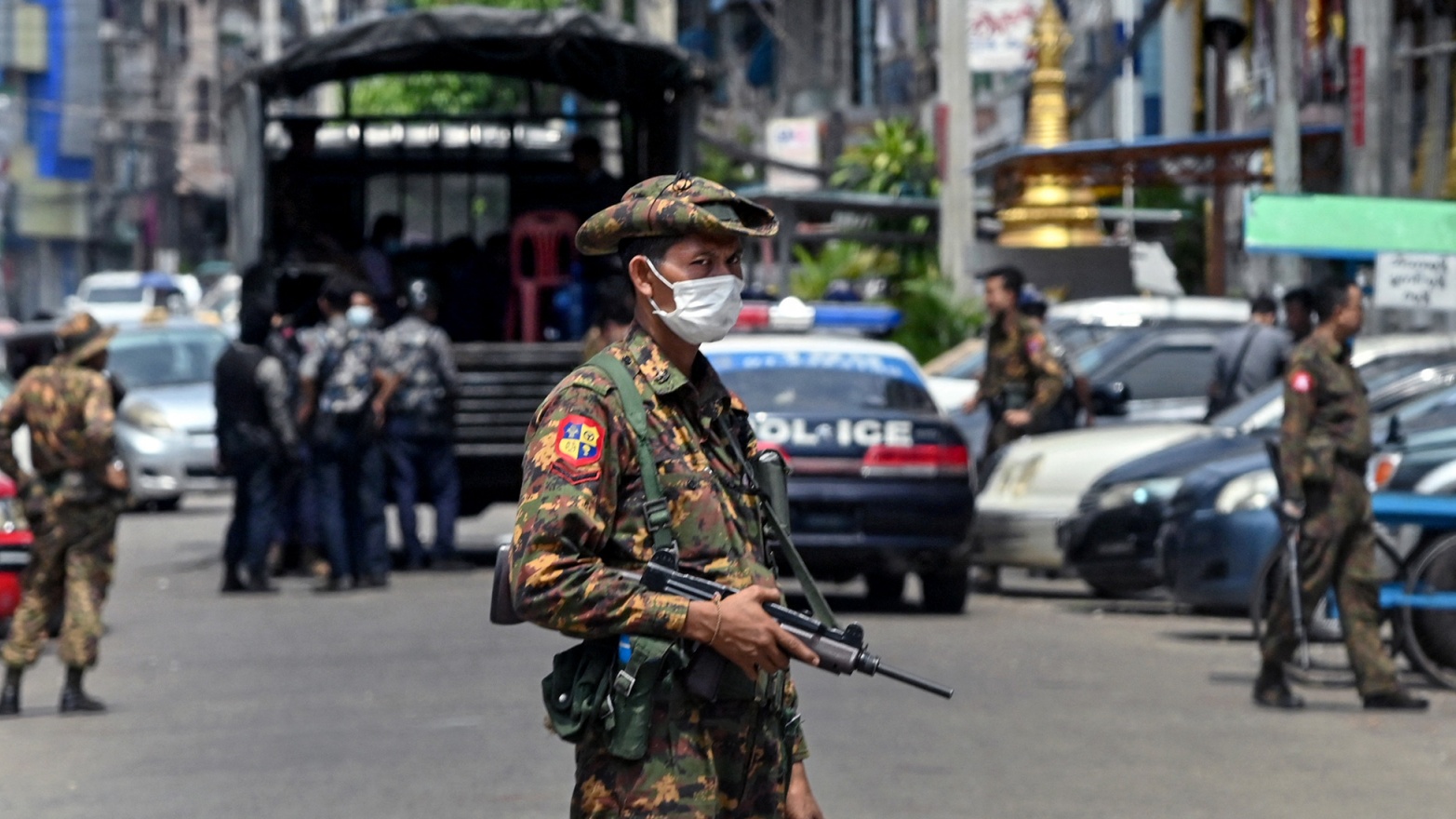عناصر من الشرطة في شوارع بورما (توضيحية)