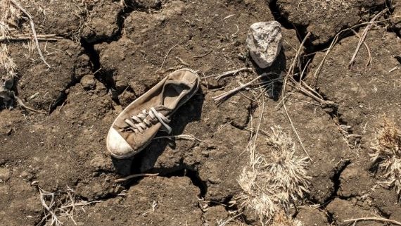 حذاء أحد ضحايا المجزرة في إثيوبيا بقي في موقع الحادثة