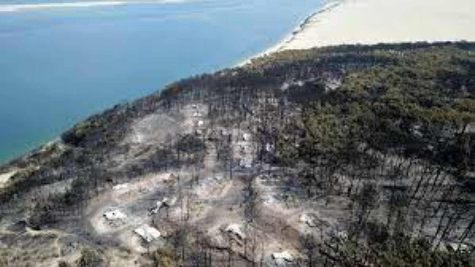 احتواء حريق دمر سبعة آلاف هكتار من الغابات في جنوب غرب فرنسا