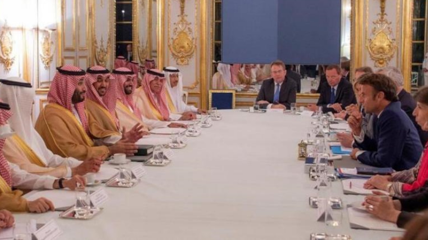 ولي العهد السعودي الأمير محمد بن سلمان والرئيس الفرنسي إيمانويل ماكرون يريدان 