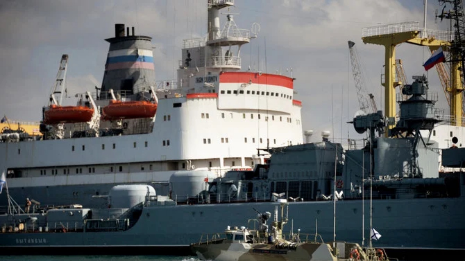 سفينة شحن سورية تحمل ما تقول أوكرانيا إنه شعير مسروق من الدولة التي مزقتها الحرب، ترسو في لبنان.