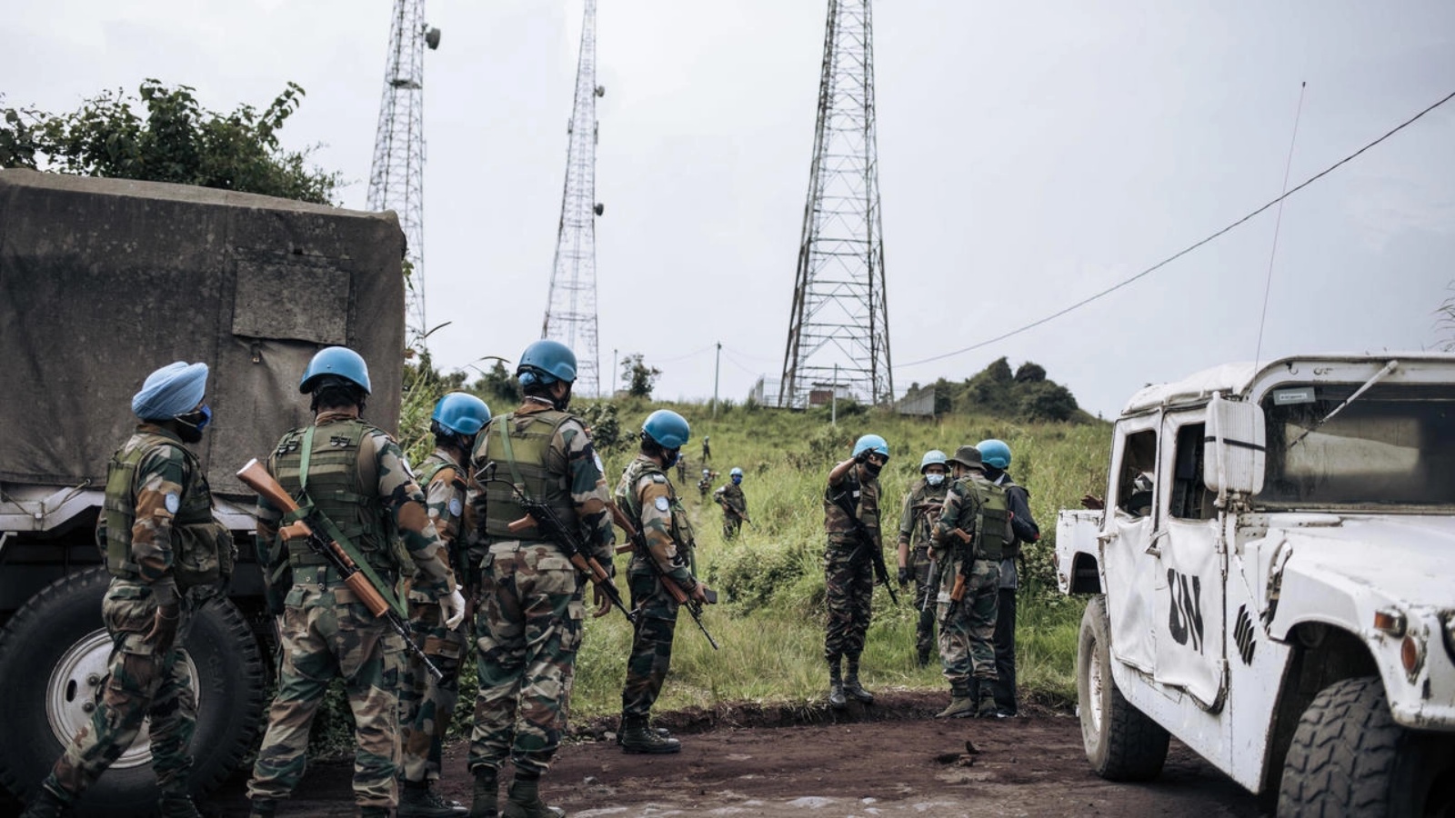 جنود تابعون للأمم المتحدة على مقربة من حديقة فيرونغا الوطنية على بعد 25 كلم من غوما بشرق البلاد