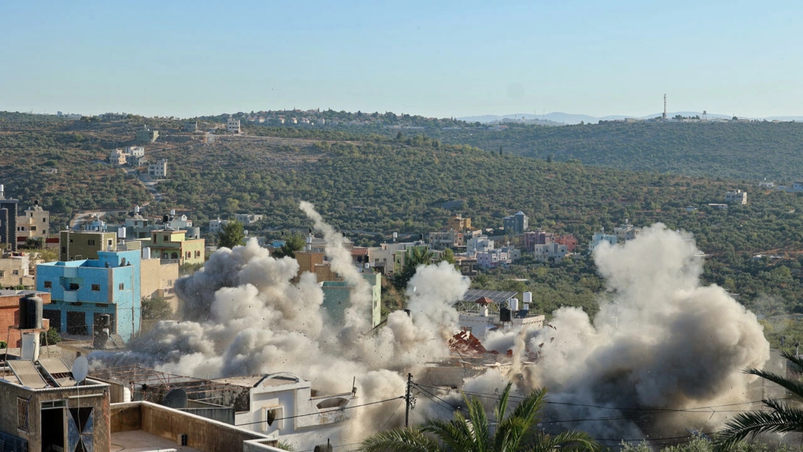 القوات الإسرائيلية تهدم منزل يحيى ميري في الضفة الغربية، أحد فلسطينيين يشتبه في تنفيذهما هجوم إطلاق نار في مستوطنة أرئيل اليهودية