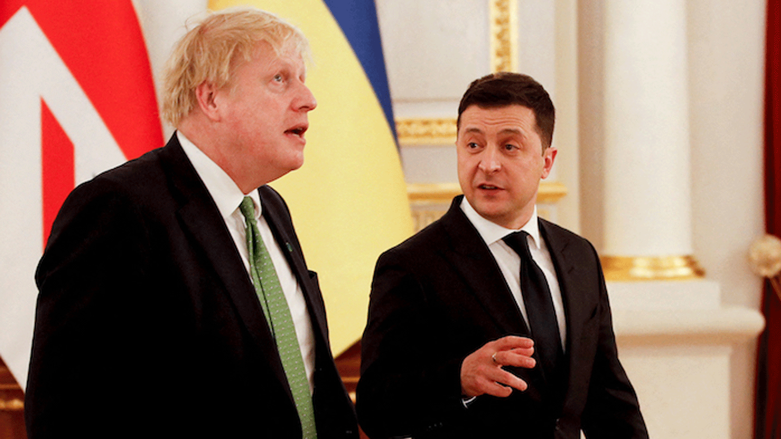 الرئيس الأوكراني فولوديمير زيلينسكي مع رئيس الوزراء البريطاني المستقيل بوريس جونسون