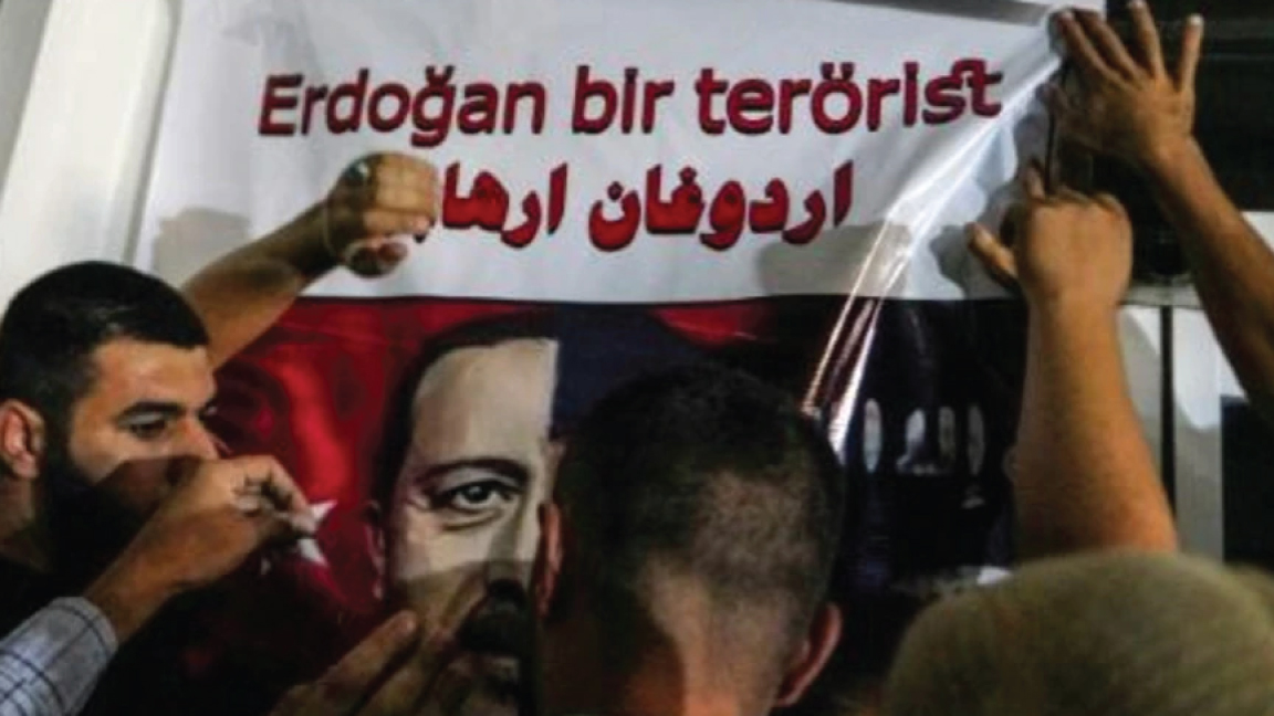 متظاهرون في النجف في 20 يوليو 2022 احتجاجاً على قصف نسب إلى تركيا وأودى بحياة تسعة مدنيين