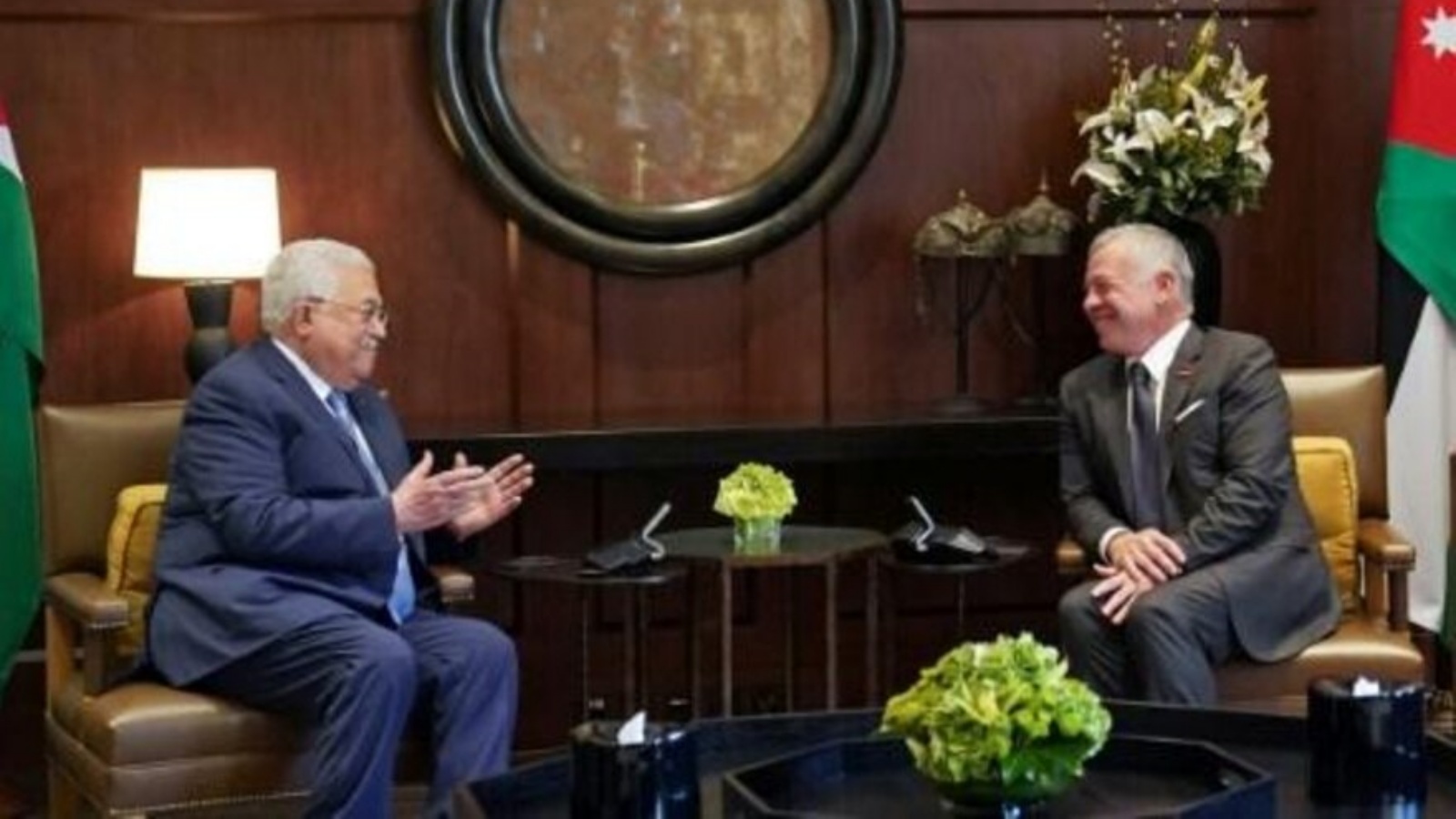 العاهل الأردني عبدالله الثاني خلال لقائه الرئيس الفلسطيني محمود عباس في عمان في 24 يوليو 2022 