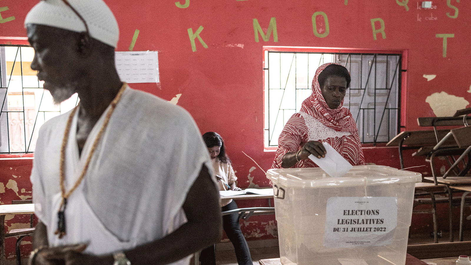 امرأة تشارك في العملية الانتخابية في السنغال. 31 تموز\يوليو 2022