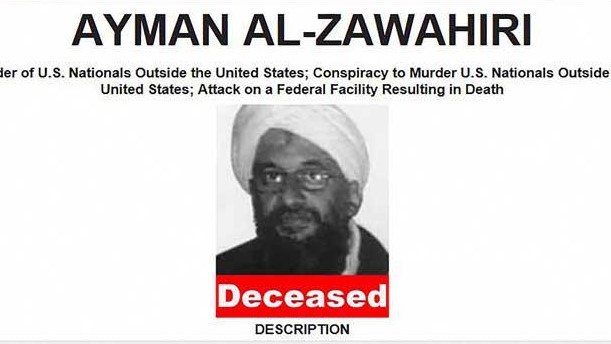 ملصق مكتب التحقيقات الفيدرالي لزعيم تنظيم القاعدة أيمن الظواهري بعد مقتله في عملية أميركية في أفغانستان