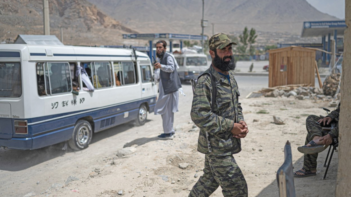 مقاتل من طالبان في ضاحية كابول