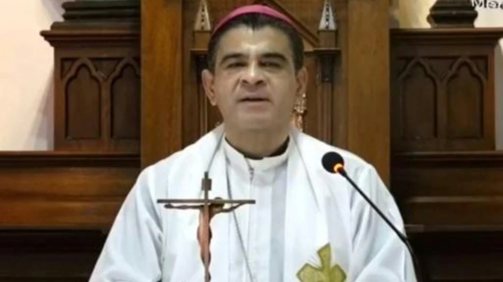 المونسنيور رولاندو ألفاريز خلال قداس في ماتاغالبا بشمل شرق نيكاراغوا في 05 أغسطس 2022