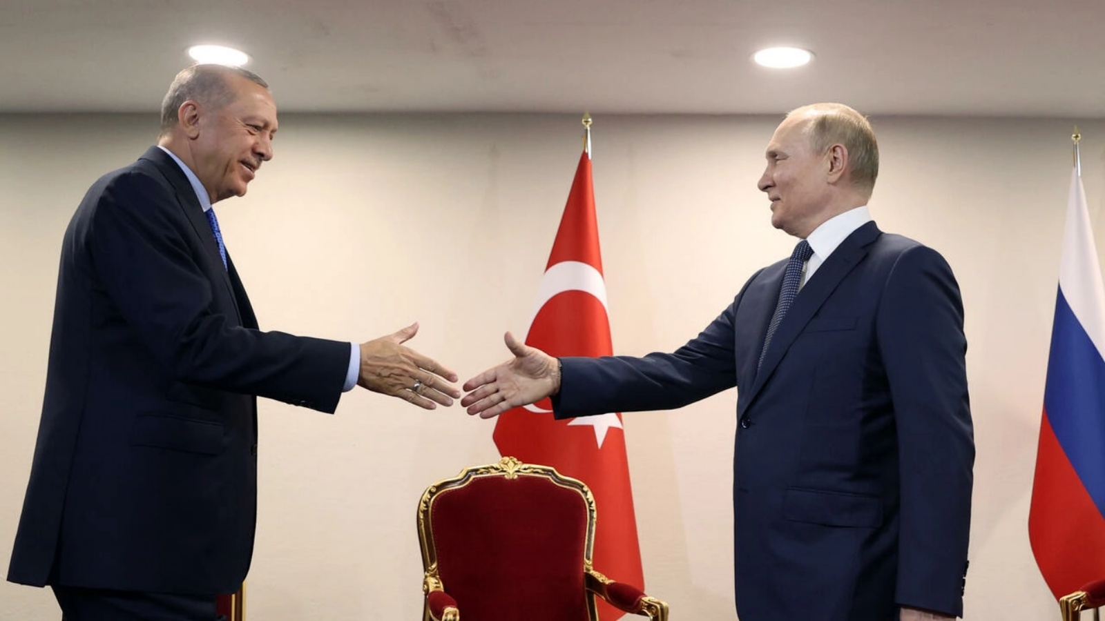 الرئيسان التركي رجب طيب اردوغان (يسار) والروسي فلاديمير بوتين في قمة في طهران في 19 يوليو 2022